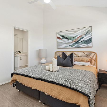 Tranquil Tree Views 2 Bedroom 2 Bathroom Apartment パース エクステリア 写真